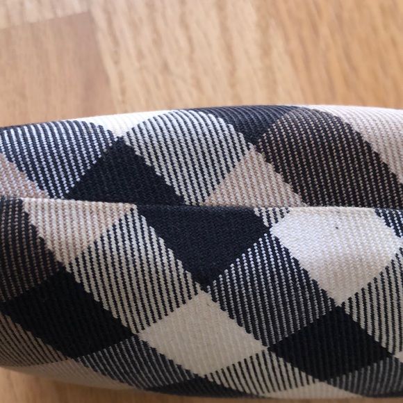 Burberry Eye glass case in good condition womens - Picture 4 of 4